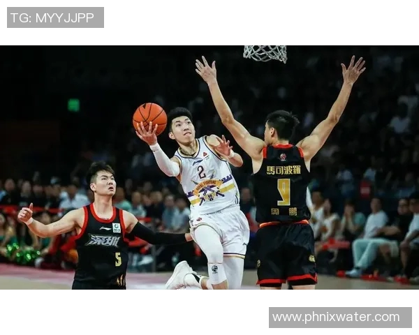 山东男篮与北京首钢激战正酣谁能在这场对决中笑到最后